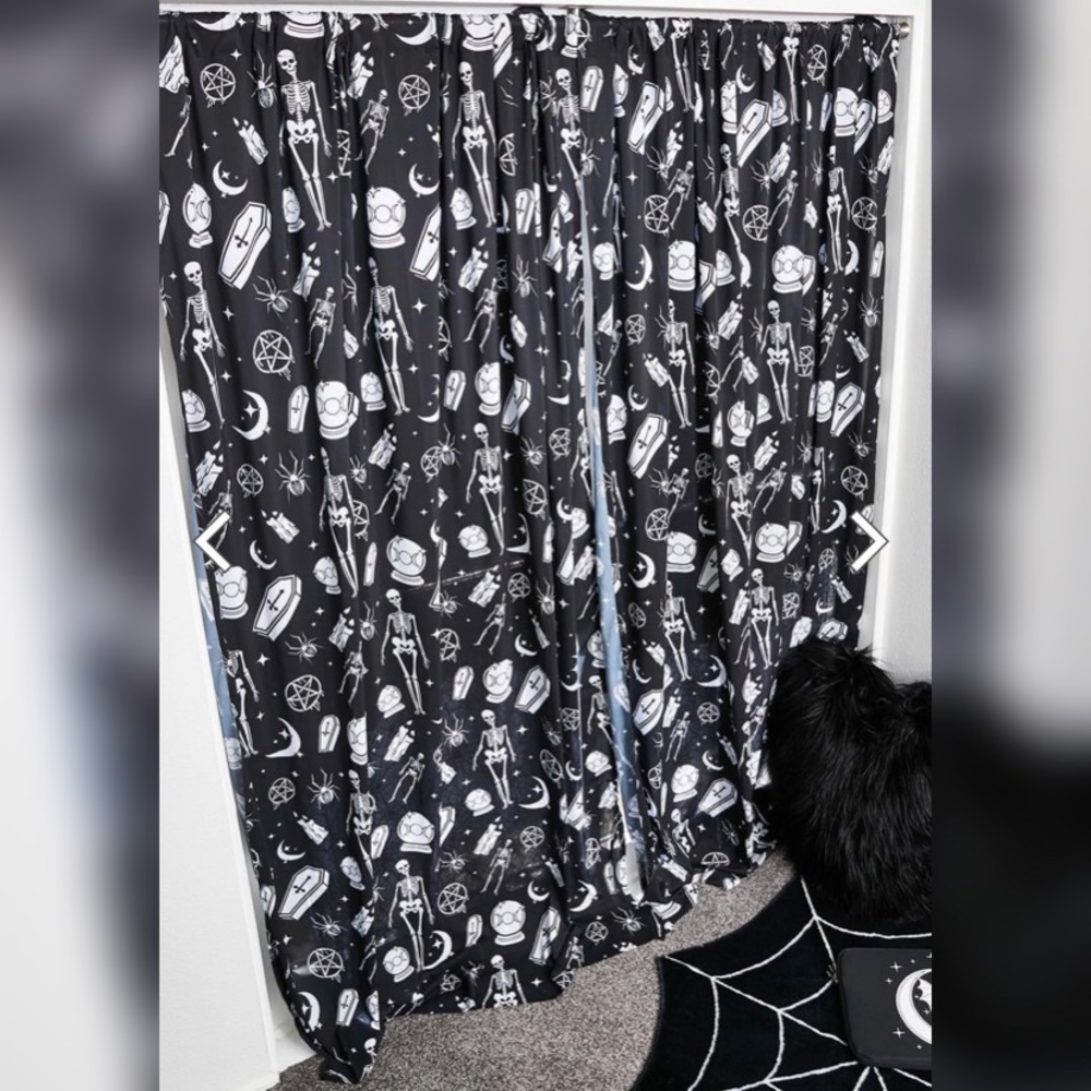 Embrace the darkness curtains set